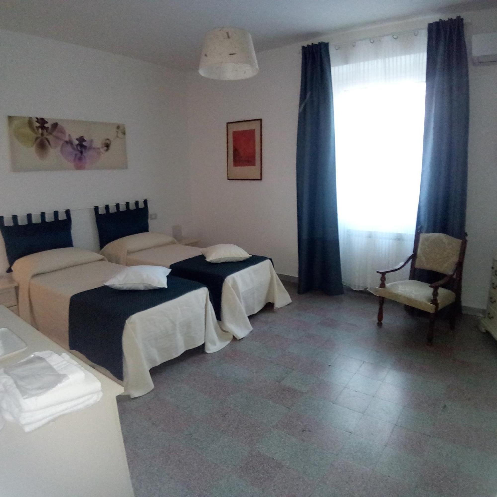 크로토네 Corsomessina64 B&B 외부 사진